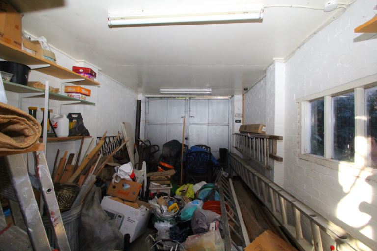 Chain free! Hane Estate Agents are pleased to offer a spacious 4 bedroom semi-detached house. 