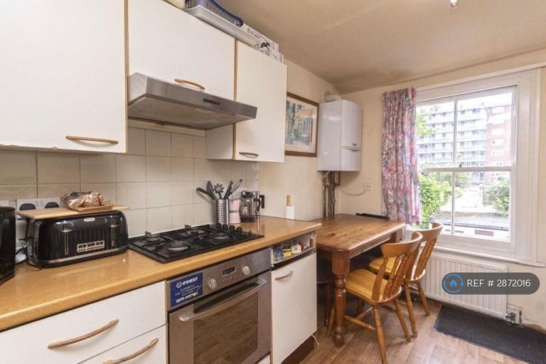 3 bedroom flat in Barclay Road, London, SW6 (3 bed) (#2872016)