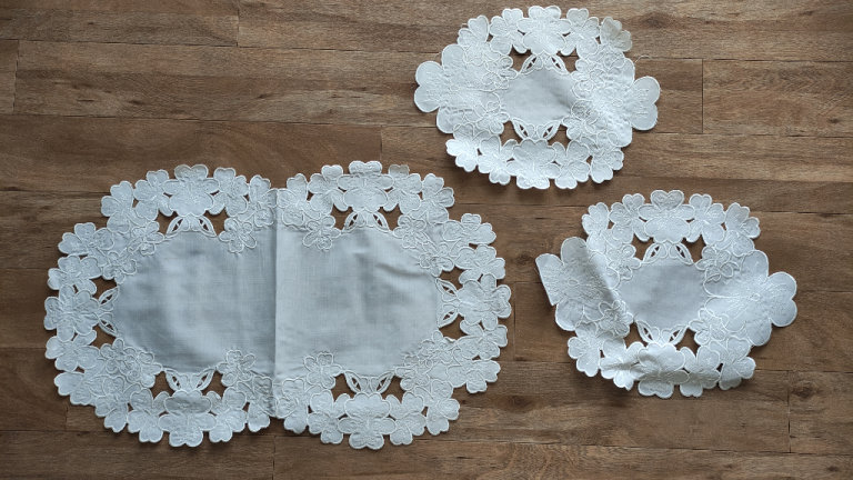 SET 3 x White Cotton TABLE MATS / DOILIES EMBROIDERY 