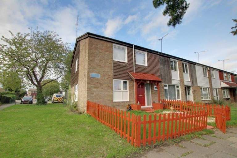 3 Spacious Double Bedrooms with Fitted Wardrobes Newly Refurbished  