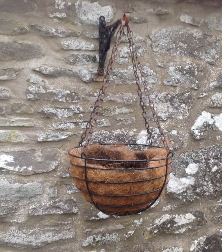 Large Hanging Basket With Chains and Liner