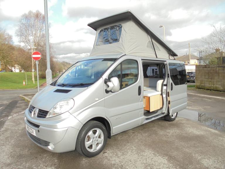 2011 11 RENAULT TRAFIC SPORT AUTO POP TOP IN SILVER # JUST 26153 MLS AUTOMATIC #