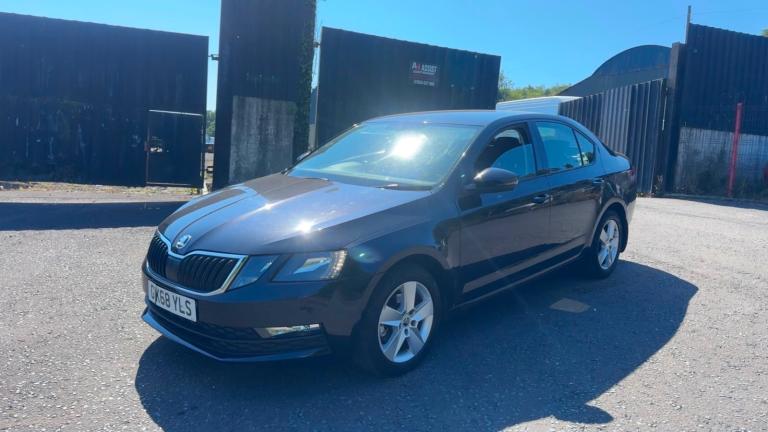 Skoda, OCTAVIA, Hatchback, 2018, Semi-Auto, 1598 (cc), 5 doors