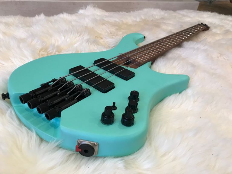 Ibanez EHB1000S 4 string headless Electric Bass in Sea Foam Green Matte, wow!