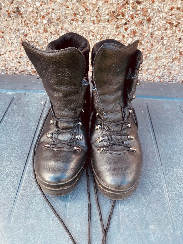 Men’s used in excellent condition police boots 