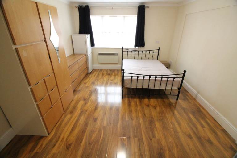 GARSONIERA MODERNA CU PARCARE INCLUSIV TOATE FACTURILE - STAINES CHERTSEY ASHFORD STANWELL