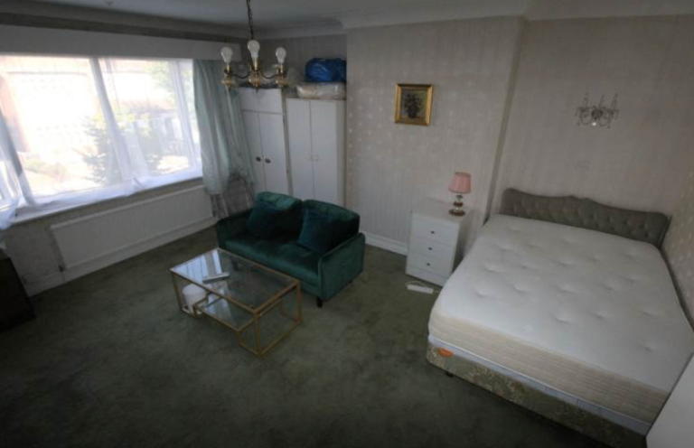 Modern Studio Flat | Furnished | Fitted Kitchen | Bills Included | Westbury Road, Newham, London- E7