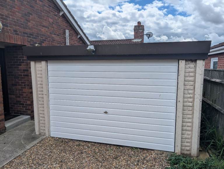 Concrete block workshop / garage - Free - requires dismantling.