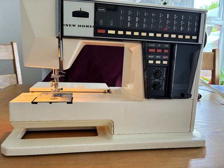 Janome 7 Memory Sewing machine.