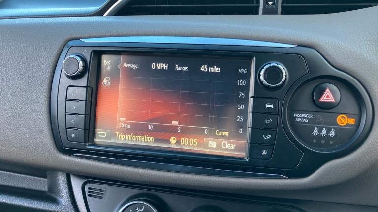 2017 Toyota Yaris 1.33 VVT-i Design 5dr Petrol Hatchback Hatchback Petrol Manual