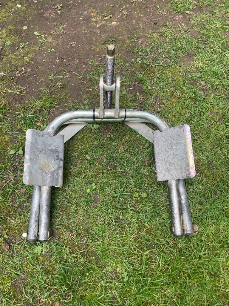 Metal version ( new ones are aluminium)