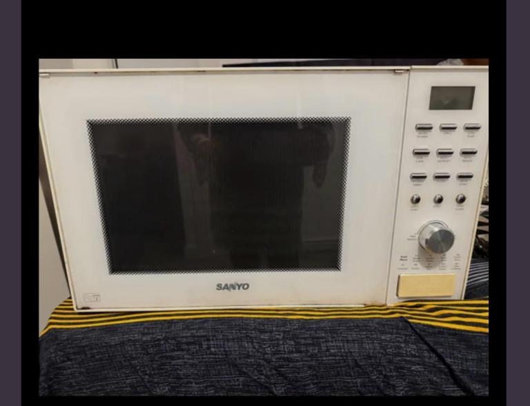 Digital Microwave Oven (White)