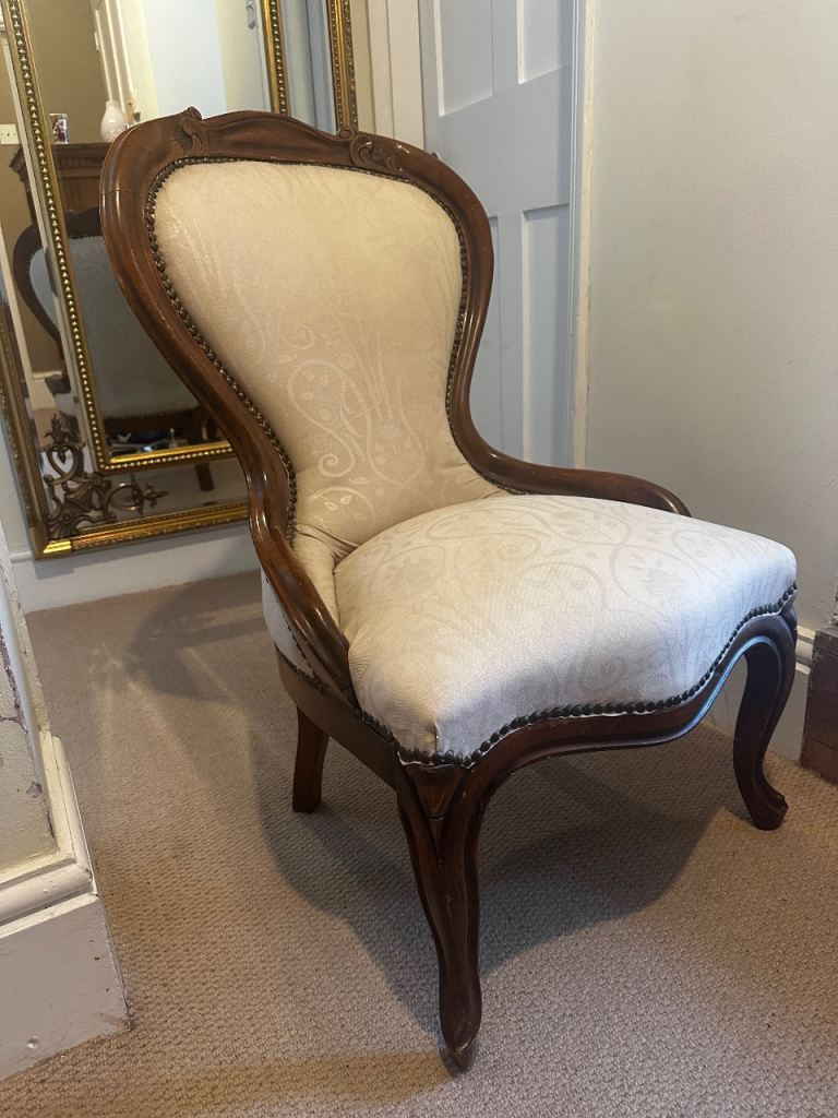 Queen Anne Style Bedroom Chair