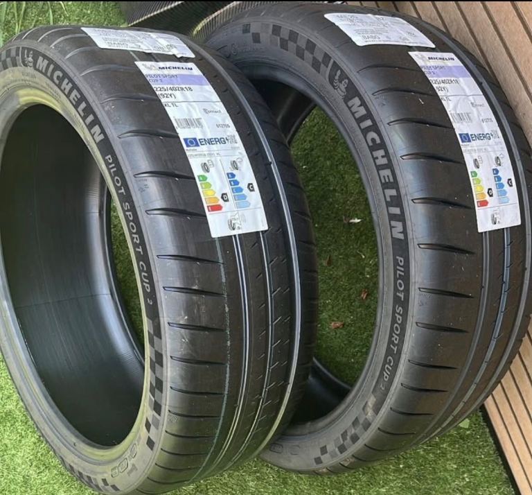 4 brand new Michelin Pilot sport cup 2 tyres 225 40 18