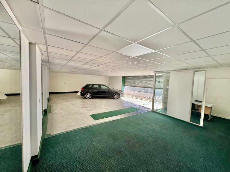 Classic car storage- Gated industrial building 