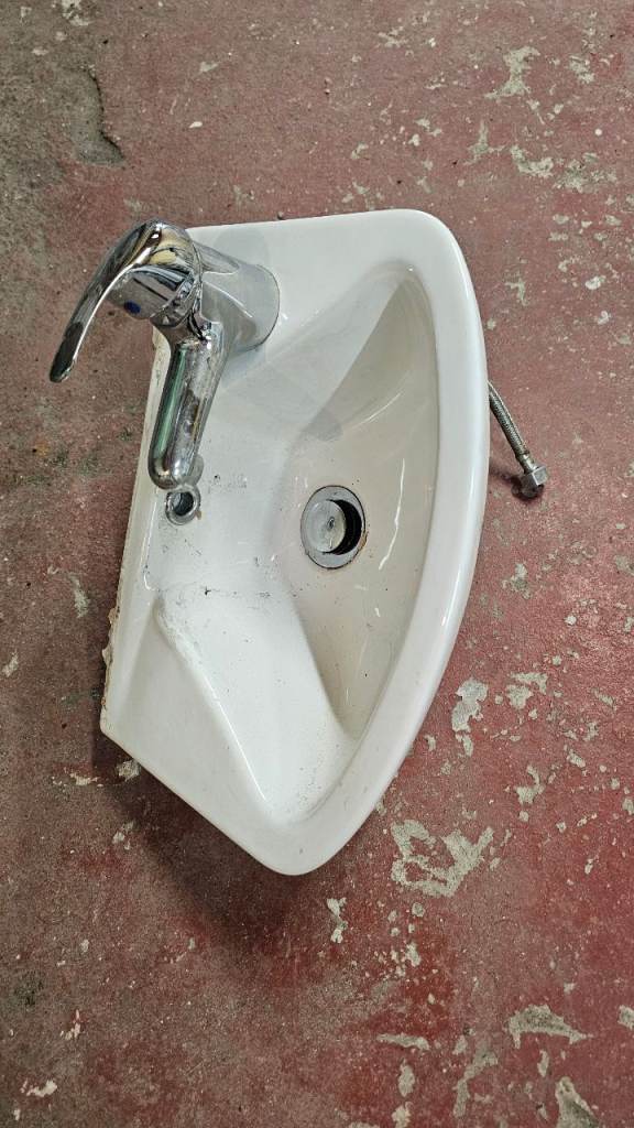 White Ceramic Corner Basin with Tap – Good Condition