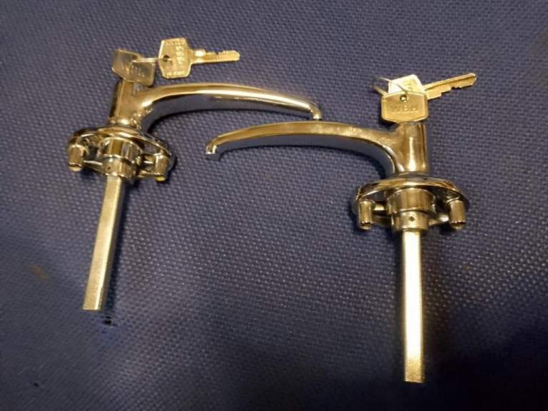 NEW Classic Mini Mk1 Door Handles pair with keys NEW