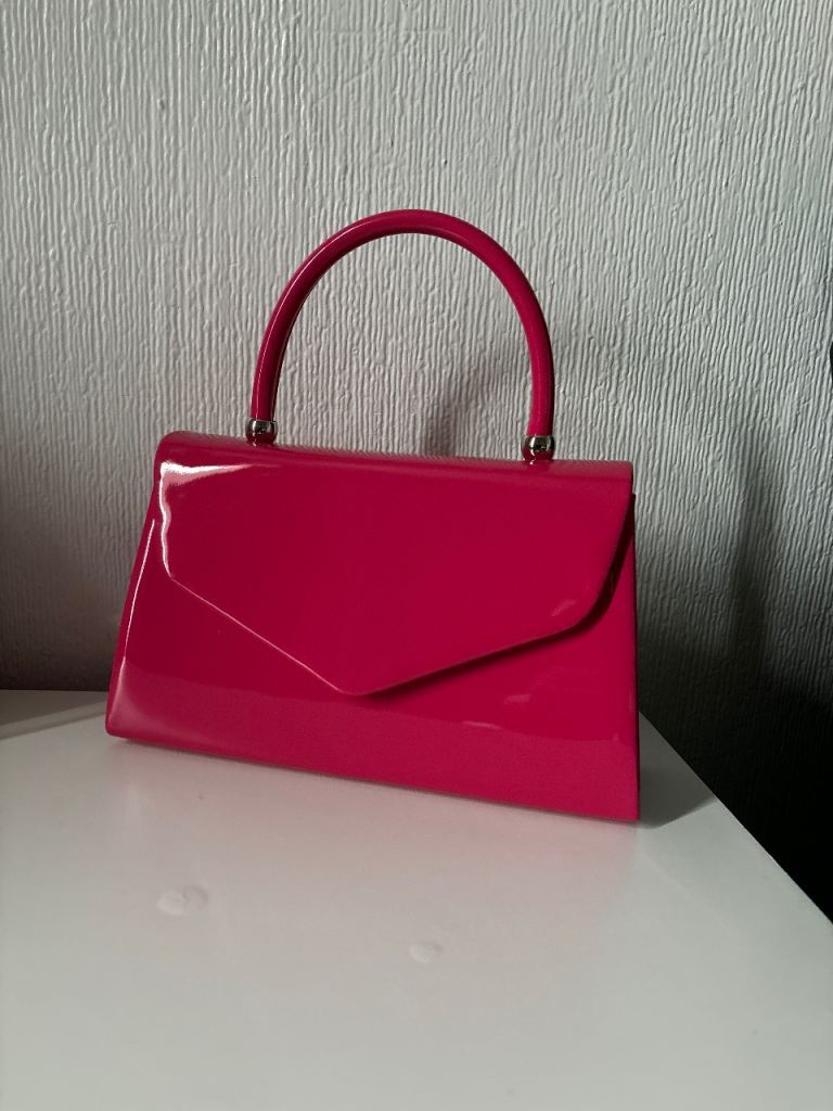 Stylish Pink Patent Handbag with Chain Strap – Excellent Condition