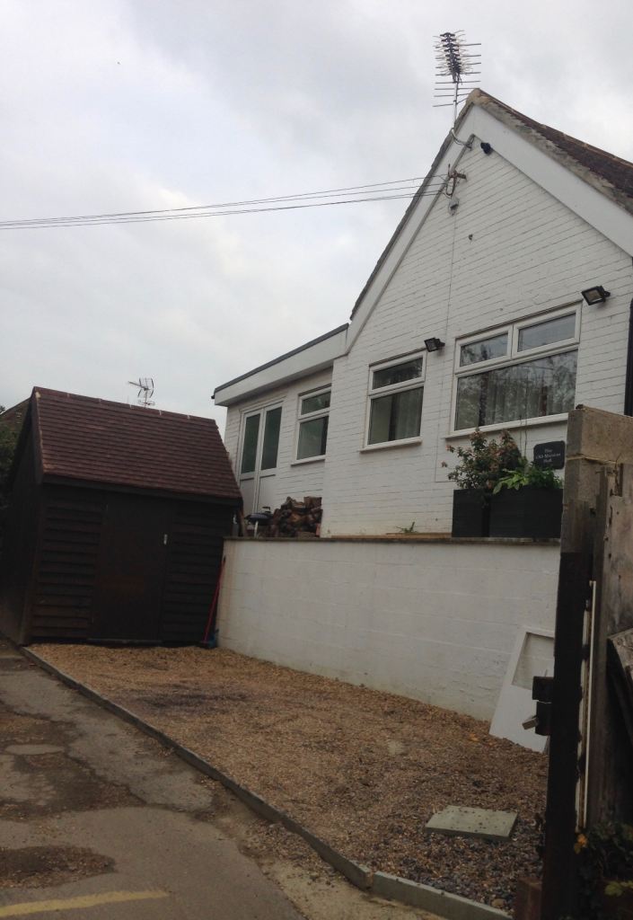 Detached 2 bedroom bungalow, Farnham