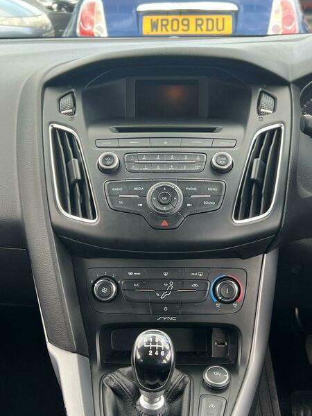 2016 Ford Focus 1.0T EcoBoost Zetec Euro 6 (s/s) 5dr HATCHBACK Petrol Manual