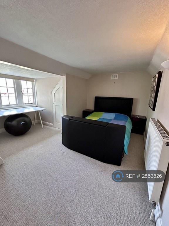 2 bedroom flat in Amesbury Avenue, London, SW2 (2 bed) (#2863826)