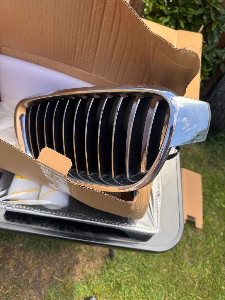 BMW f30 front left grill 