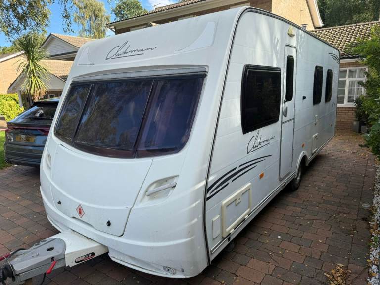 Lunar clubman 4 berth fixed bed caravan 