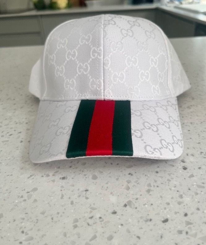 Gucci White Baseball Cap with Green & Red Stripe – As Good As New