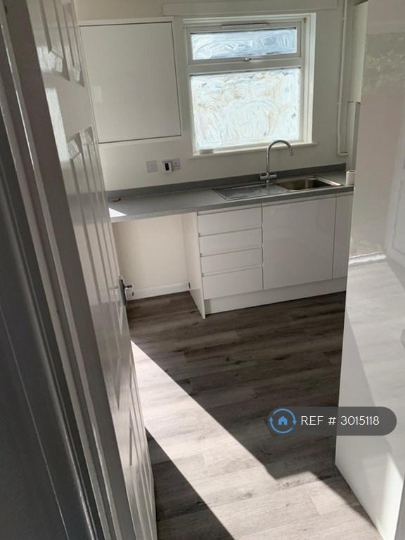 3 bedroom house in Clacton Road, Portsmouth, PO6 (3 bed) (#3015118)