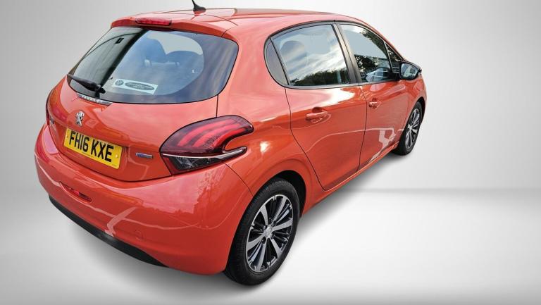 2016 Peugeot 208 1.2 PureTech XS White Hatchback 5dr Petrol Manual Euro 6 (82 ps) Hatchback Petro...