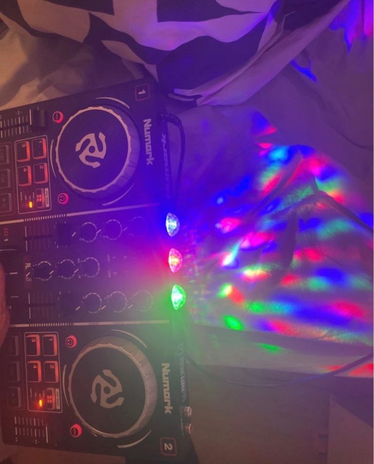 Numark party mix Dj decks