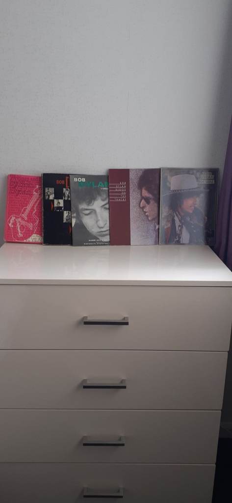 5 BOB DYLAN MUSIC BOOKS, PINK ONE IS A 1973 1ST UK RARE EDITION.