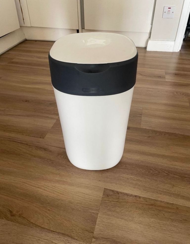 Tommee Tippee Twist & Click Nappy Bin