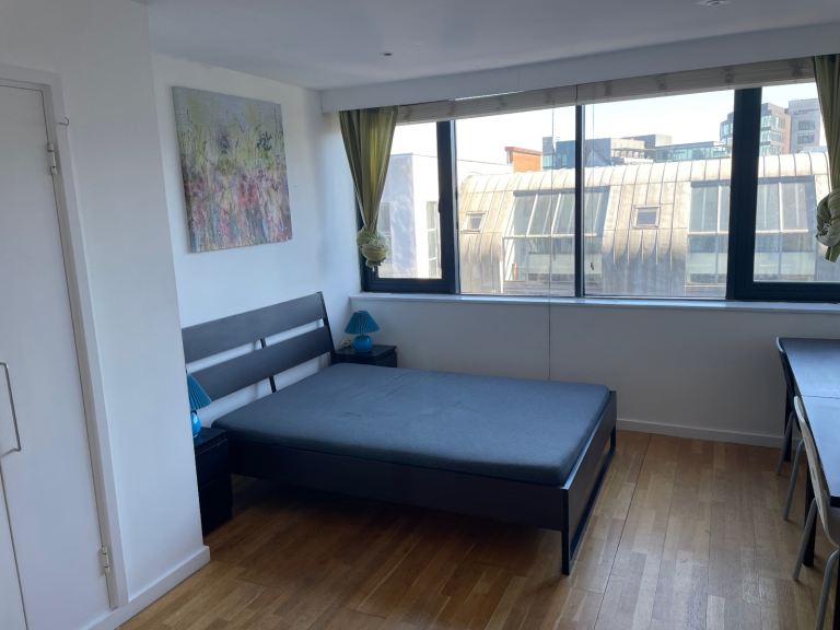 Spacious flat with Two beds tow baths in city centre to let