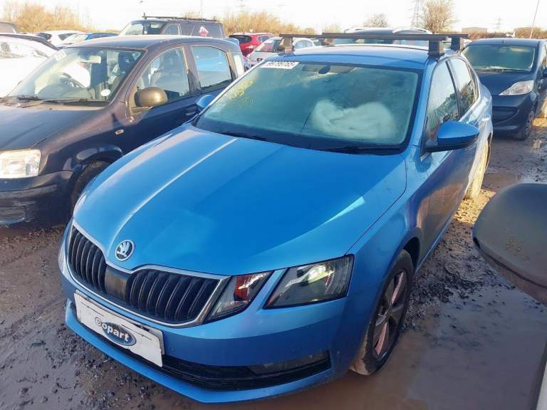 BREAKING SKODA OCTAVIA 1.6 DIESEL 2018 STOCK NUMBER AZ46