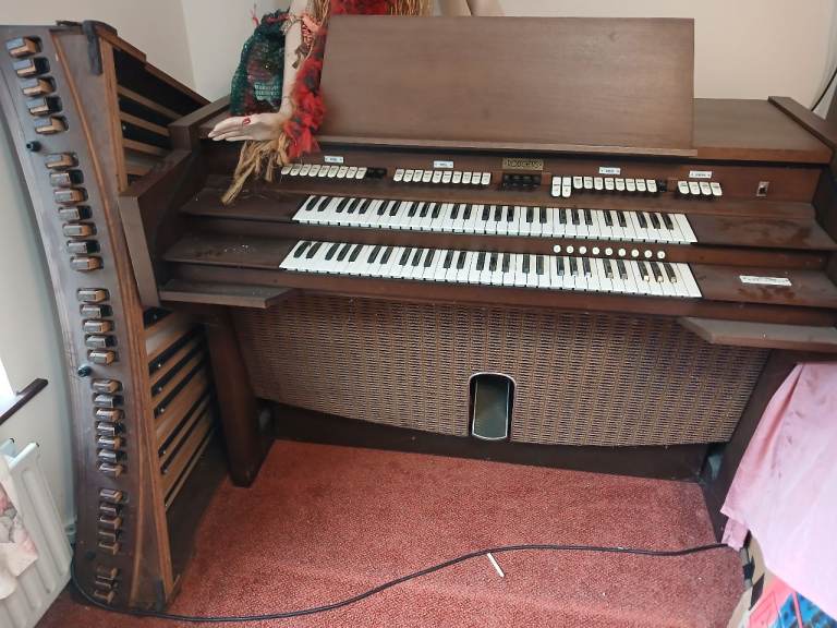 Full pedal board organ