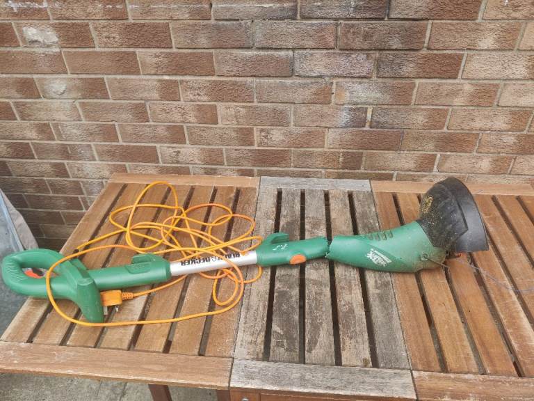 Black & Decker Electric Grass Trimmer – repairable break to midsection