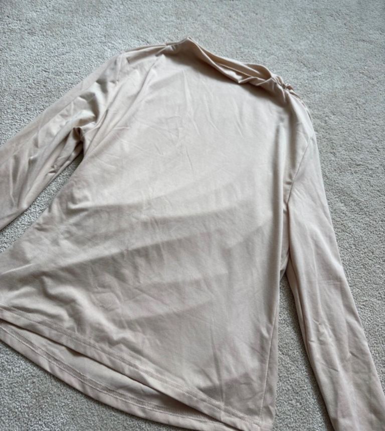 Women's Beige Long-Sleeve Top – Good Condition