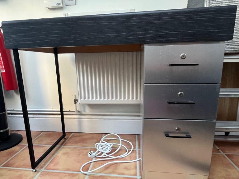 REM Florence Manicure Table 