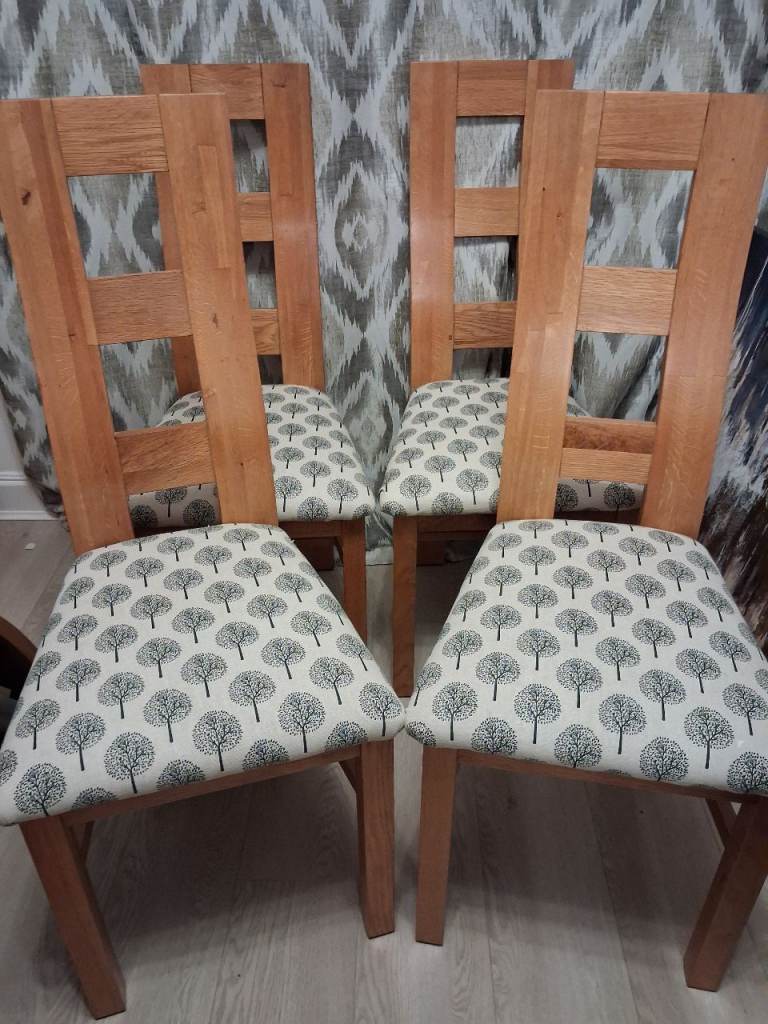 Set of 4 solid oak dining chairs plus Buxton oak dining table wuth extension panel 