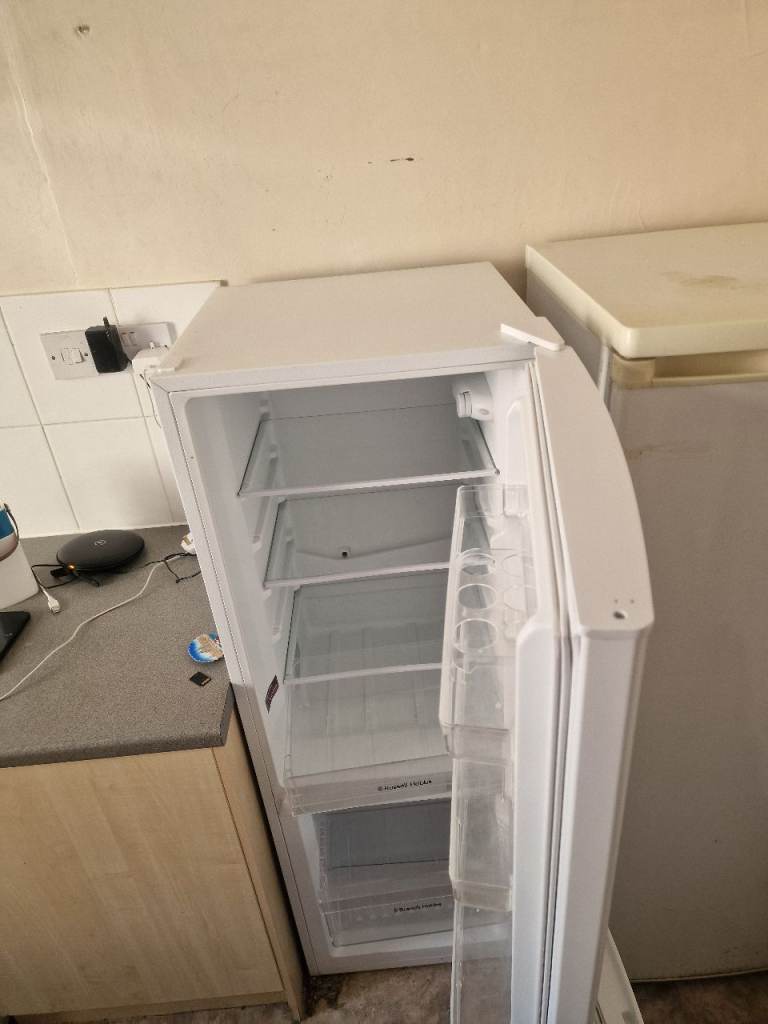 Russell Hobbs White Fridge Freezer – Excellent Condition