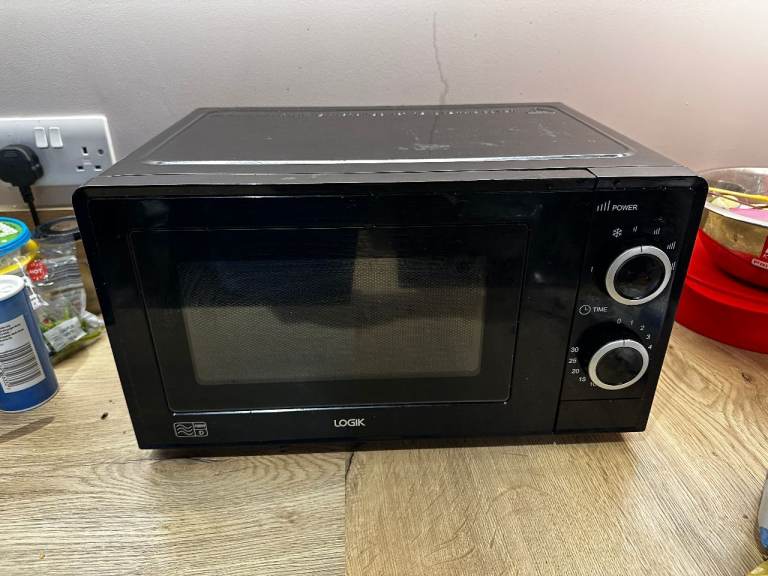 Logik Black Microwave Oven – Good Condition
