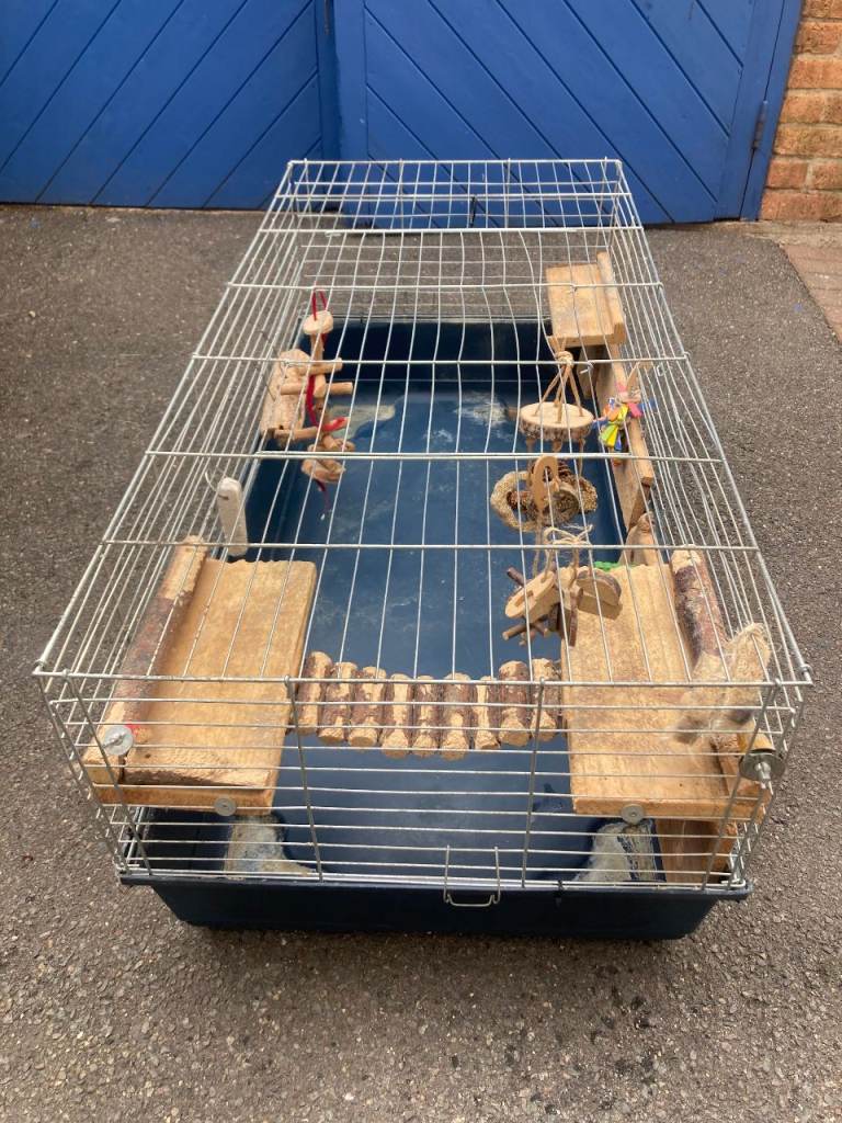 Large Guinea pig/ Rabbit /Chinchilla /  Small animal cage with accessories 