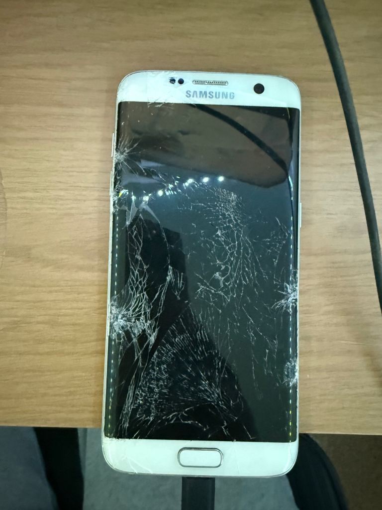 Samsung Galaxy S7 Edge - FOR PARTS ONLY / UNTESTED (Heavily Damaged) (Open to Offers)