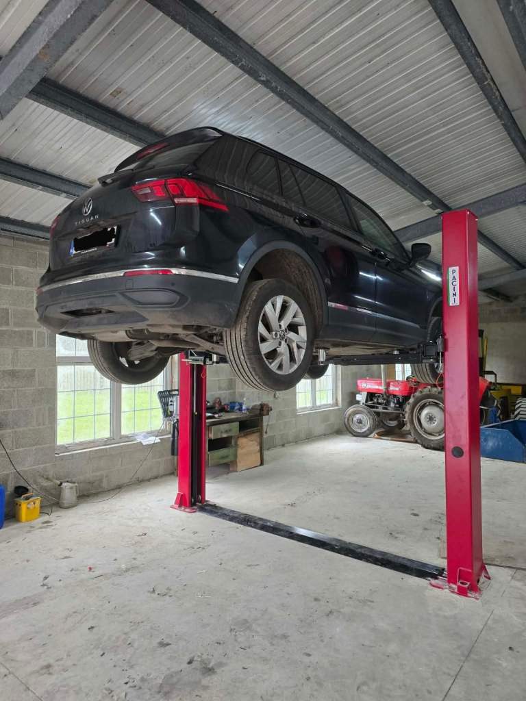 2 Post 4 Ton car / van lift 