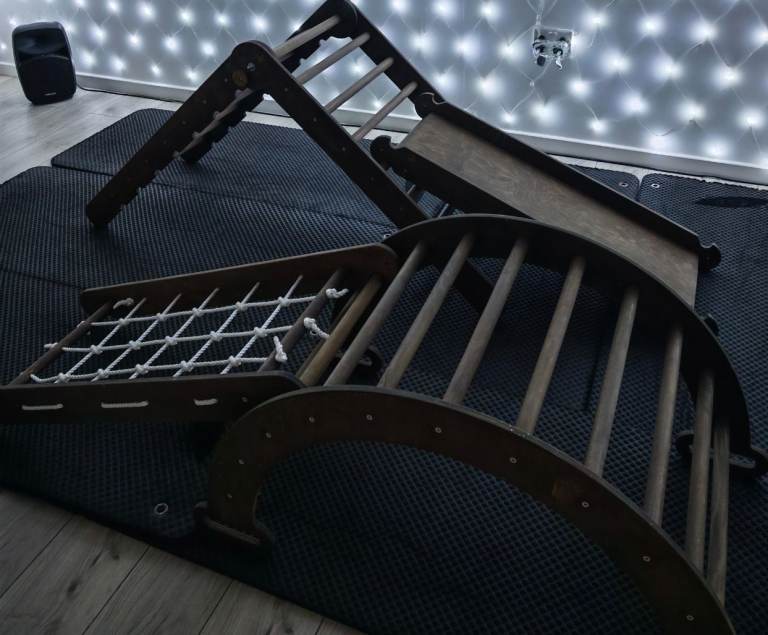 Toddlers indoor climbing frame 