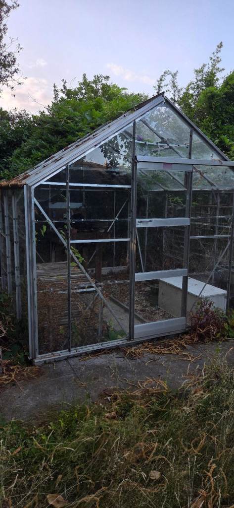 Free Aluminium Greenhouse – Good Condition, Ready for New Garden