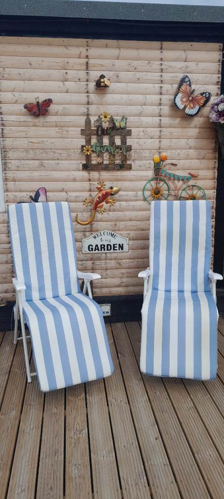 2 RECLINING GARDEN CHAIRS 