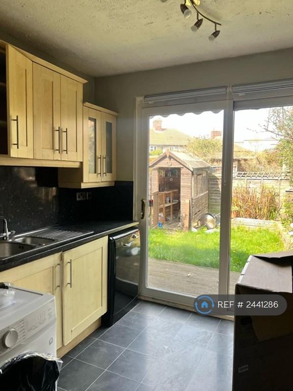 4 bedroom house in Landseer Avenue, London, E12 (4 bed) (#2441286)