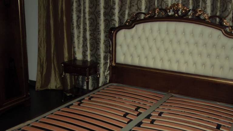 Luxury King Size Bed & 2 bedside tables. Made in Italy.